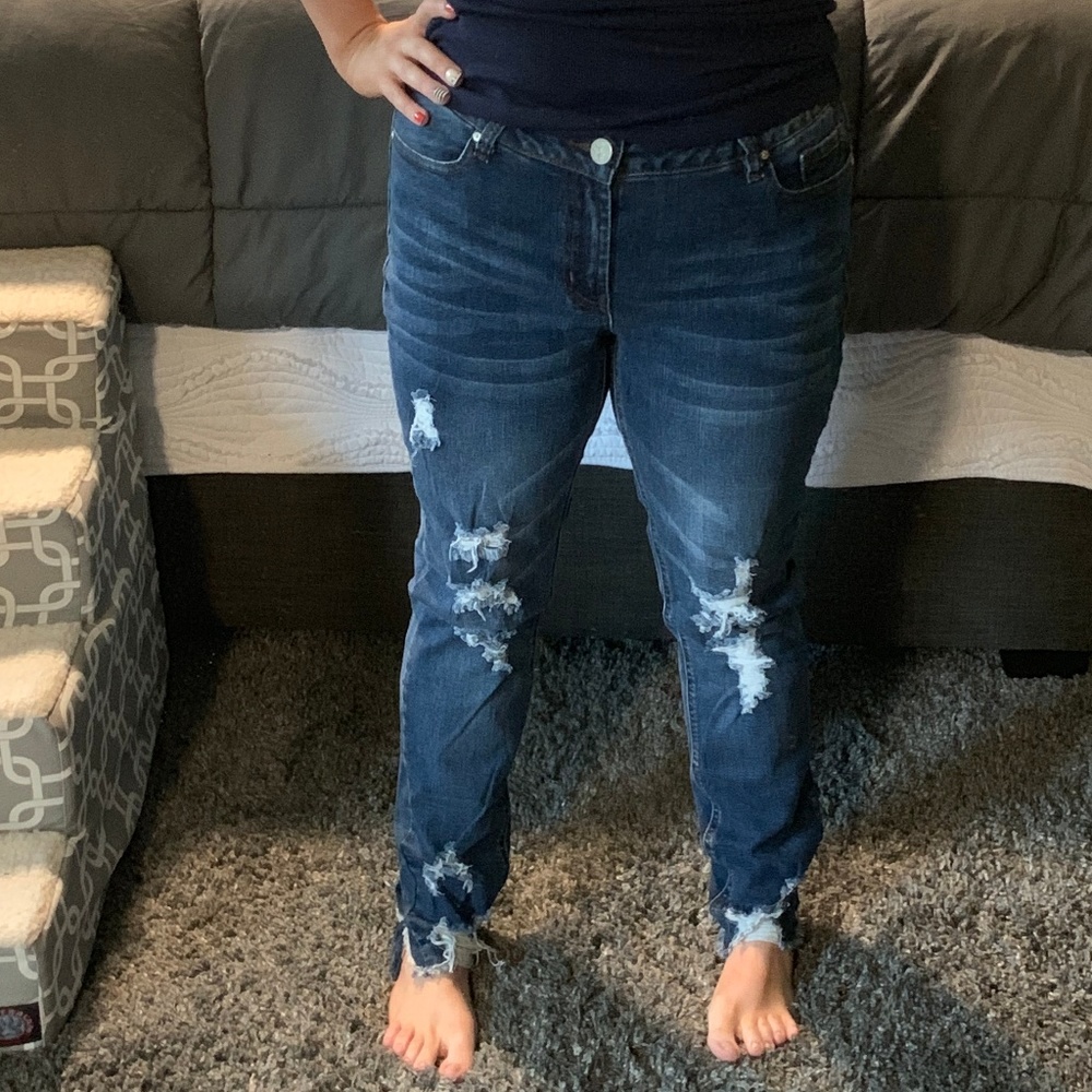 Distressed Cropped Jeans NWOT!